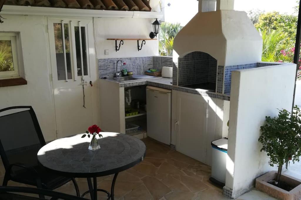 Tiny House 12M2 In Holiday Park With 55 M2 Pool Толокс Екстериор снимка